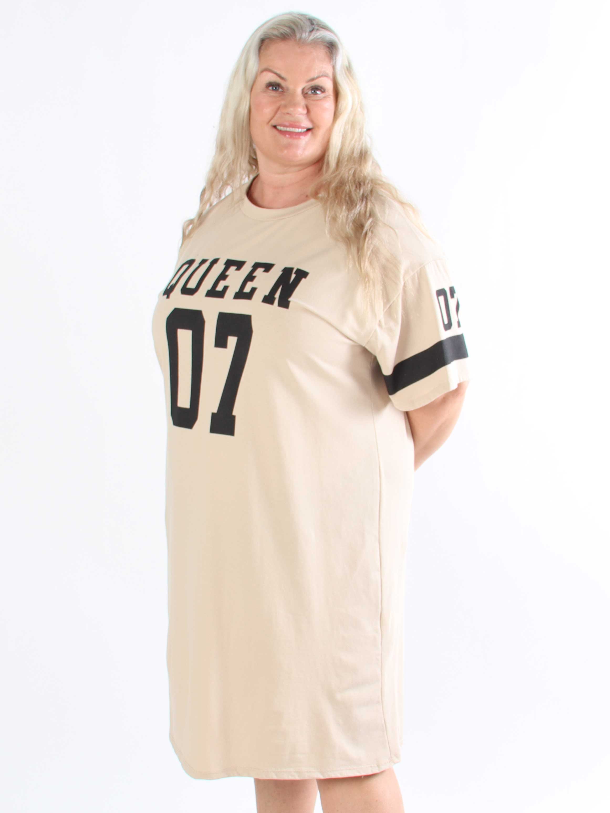 Millie - Plus size queen t-shirtklänning i mjuk bomull